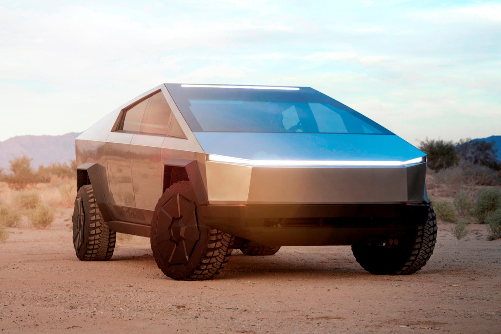 Илон Маск объяснил, почему Tesla Roadster задерживается до 2024 года